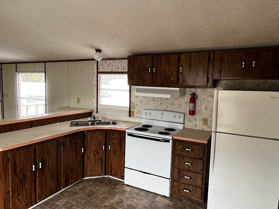 901 Bernard Ln