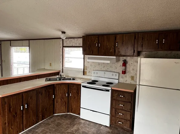 901 Bernard Ln, Jacksonville, NC 28540