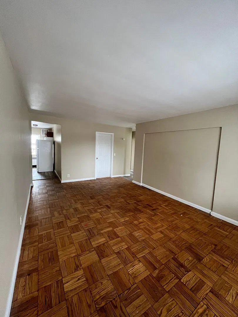 5300 Reading Road — Photo 2