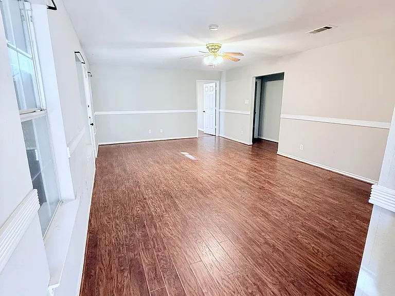 1402 S Montgomery St — Photo 2