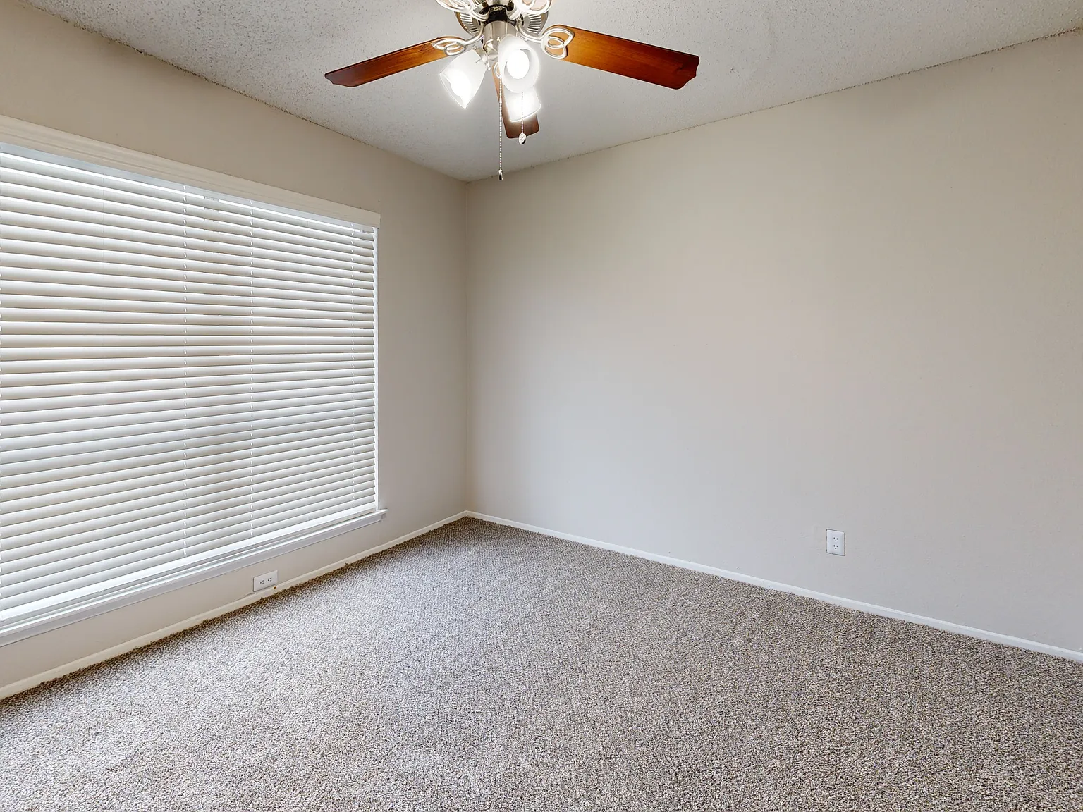Lake Breeze Apartments — Photo 3