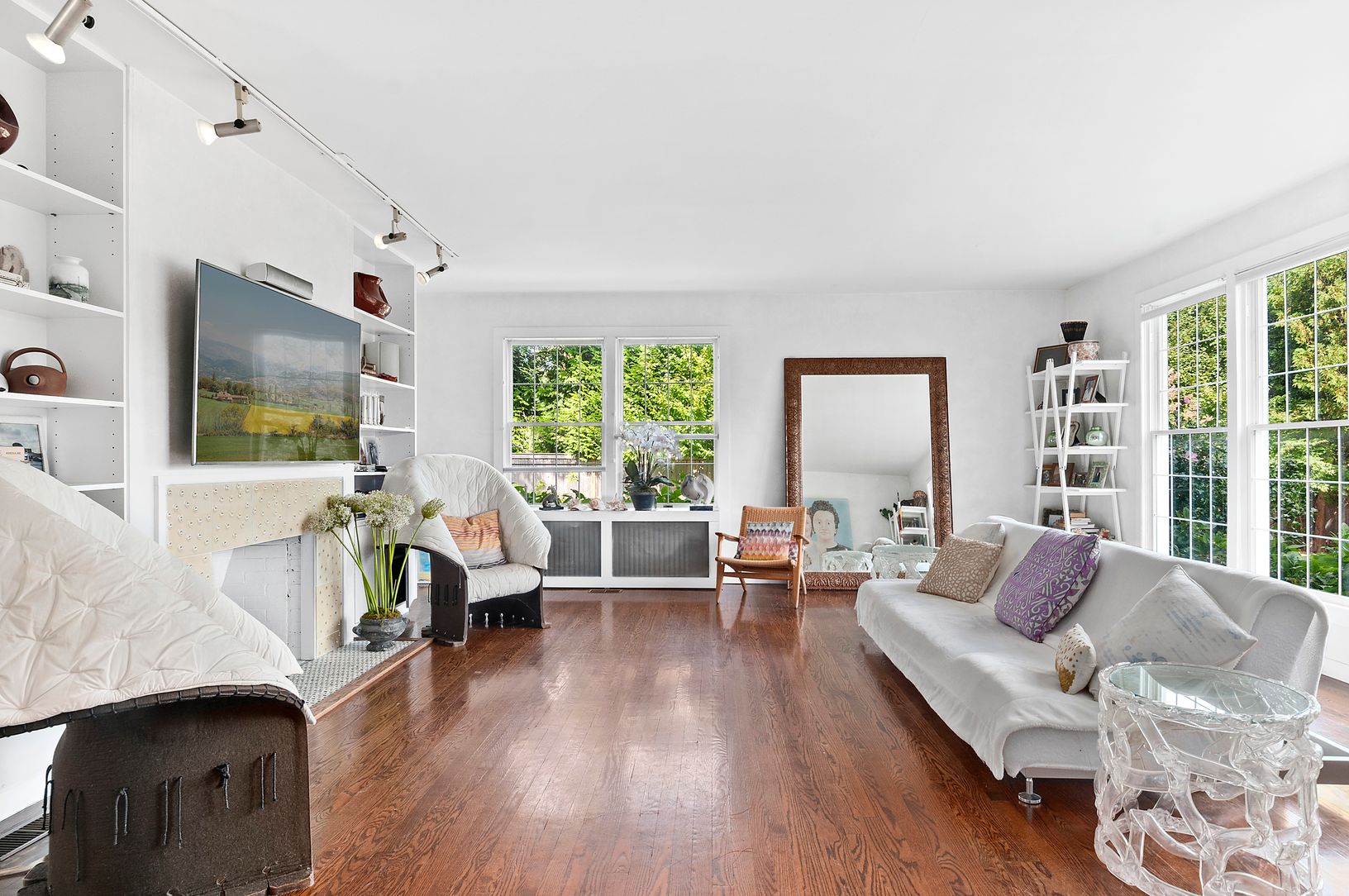  Poolhouse Living Room in Main house