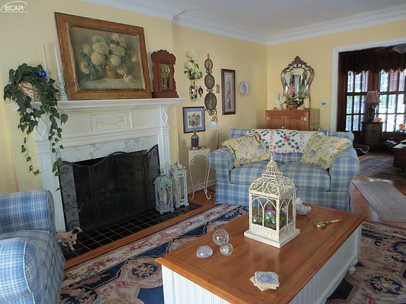 2nd image of 1120 Woodside Dr