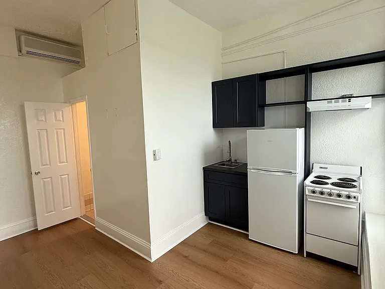 100 E Tarpon Ave #4 — Photo 4