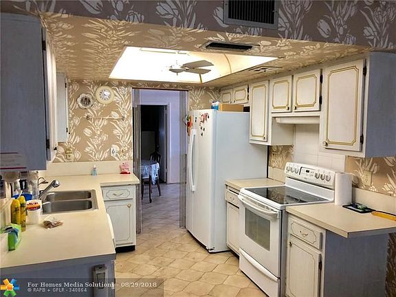 3rd image of 4741 NW 39th St