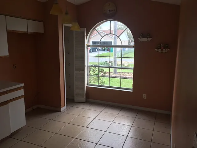 208 Tiffany Ct — Photo 12