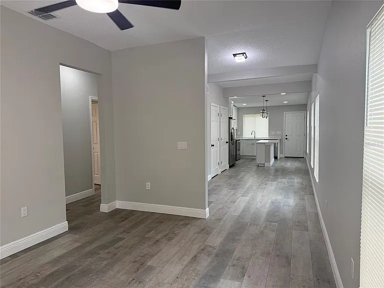 225 E Warren Ave — Photo 15