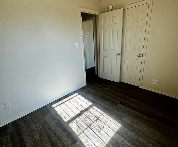 376 W Columbia St — Photo 18