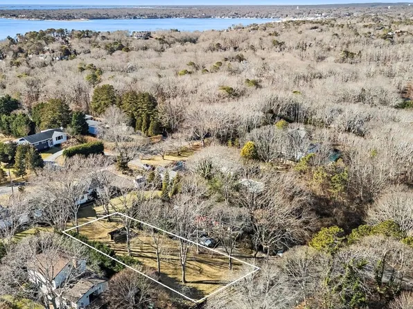 28 Inlet View Dr, Southampton, NY 11968