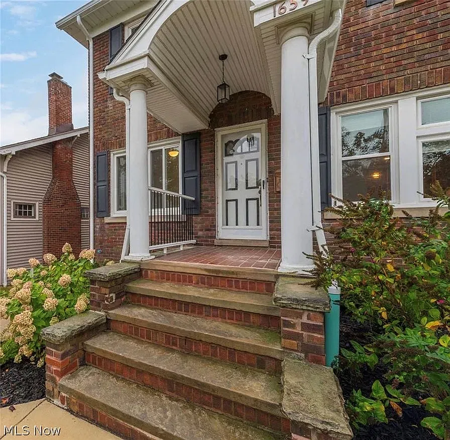 1659 Chesterland Ave — Photo 2