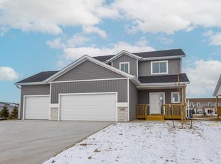 1085 Gray Ave, Waukee, IA 50263