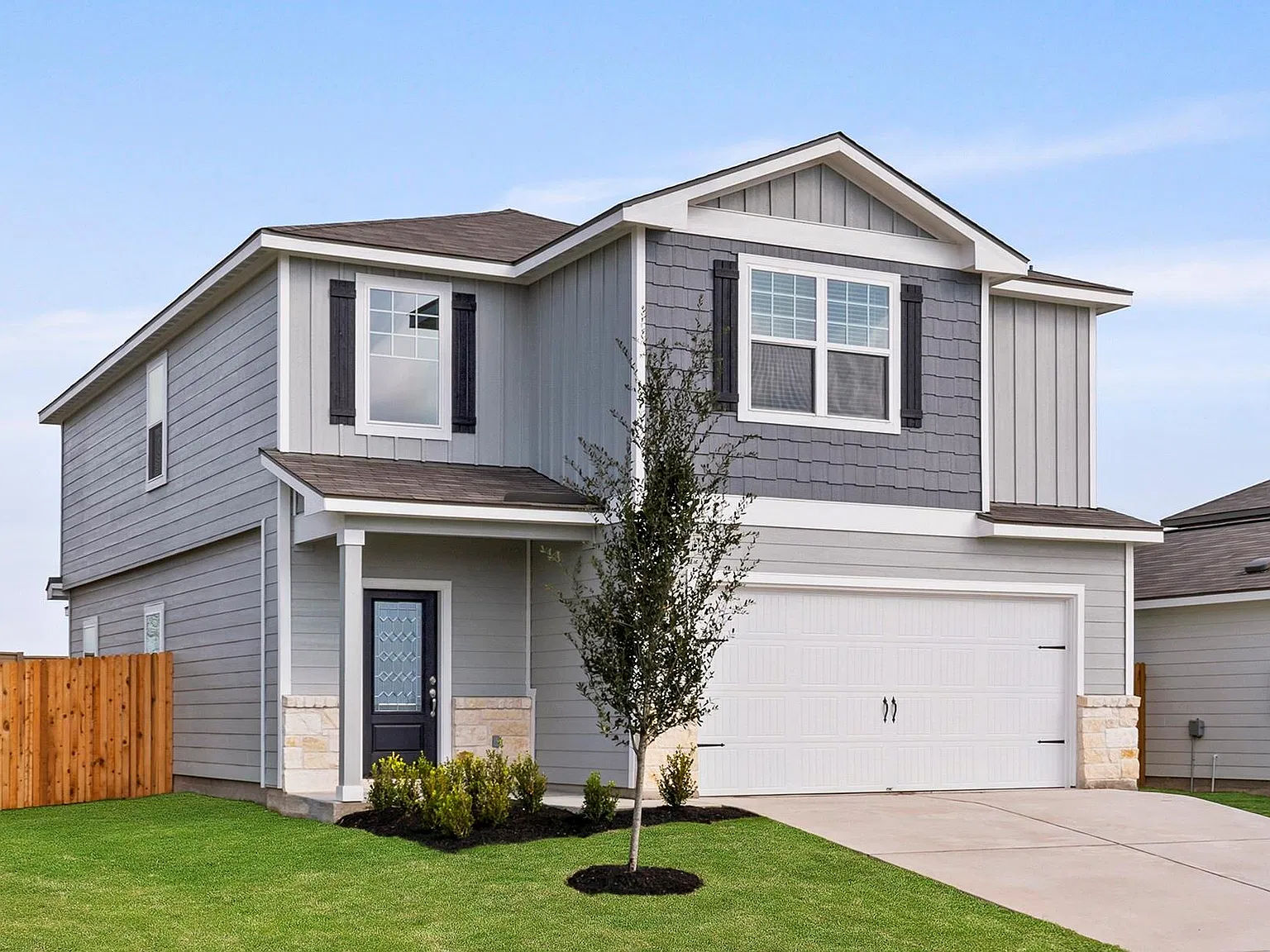 5 bed, 3.5 bath, 2470 sqft, $2,900 — Photo 1