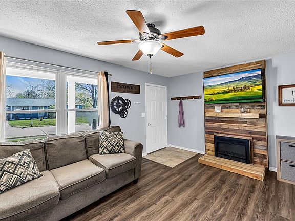 3rd image of 1000 Mahogany Dr