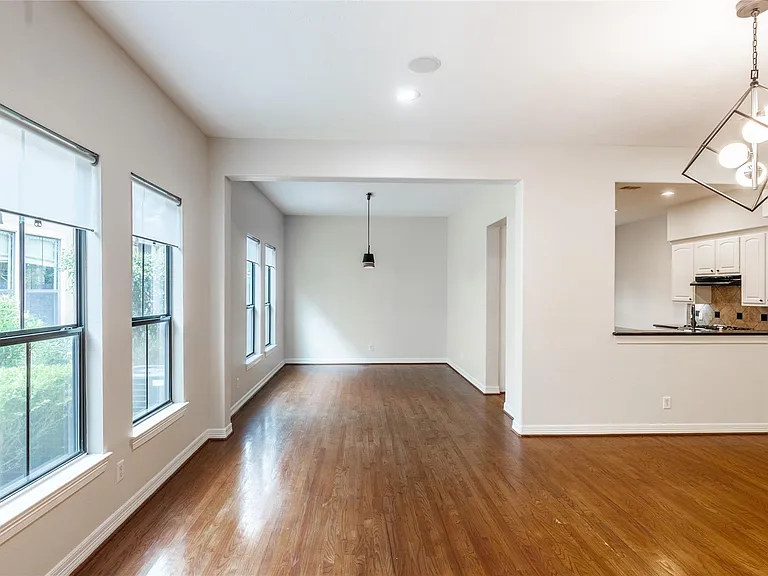 2923 Royal Oaks Crst — Photo 4