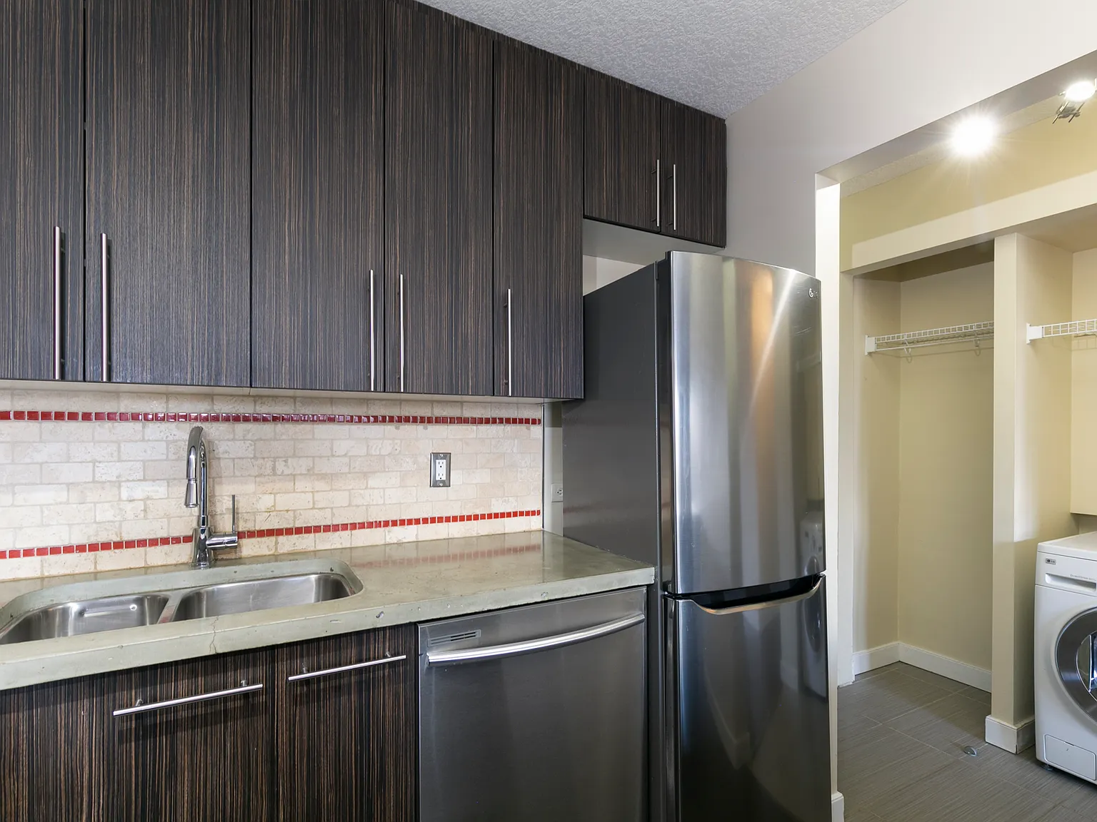 Charming 1-Bedroom in Lower Mount Royal (CIP107) — Photo 2