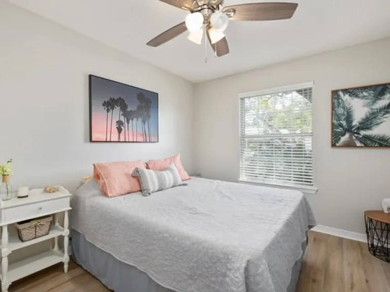 1270 Laura Ln — Photo 13