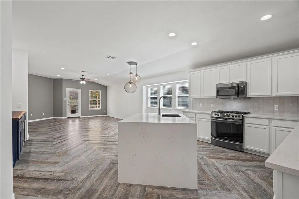 4 bed, 2147 sqft, $2,500 — Photo 4