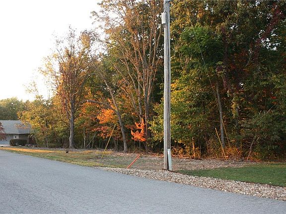 2nd image of 8 Berrydale Ln