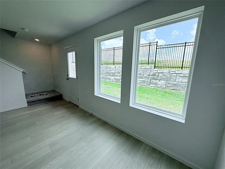 866 Lynx St — Photo 13
