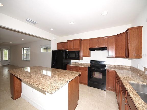 4th image of 13881 Lido St