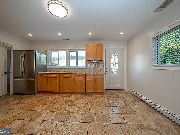 6950 Fowler St — Photo 5