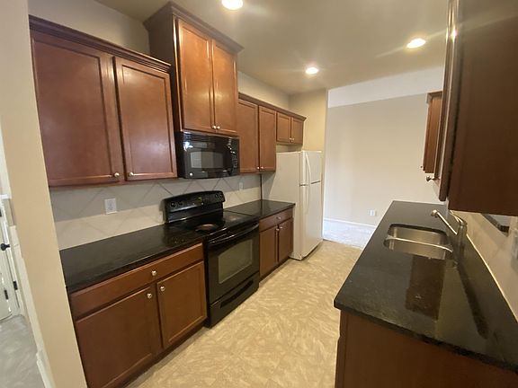 4th image of 1601 Creek Bend Ln NW #1