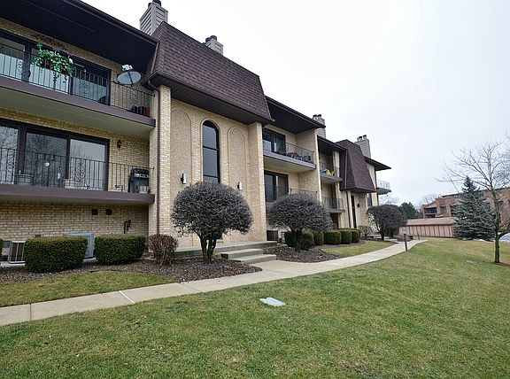 2nd image of 9171 Del Prado Dr APT 1E