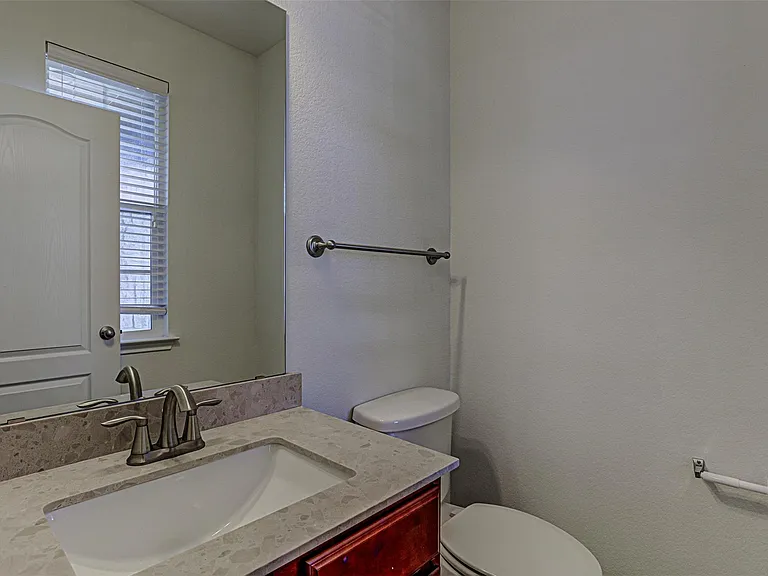 339 Alamosa Dr — Photo 10