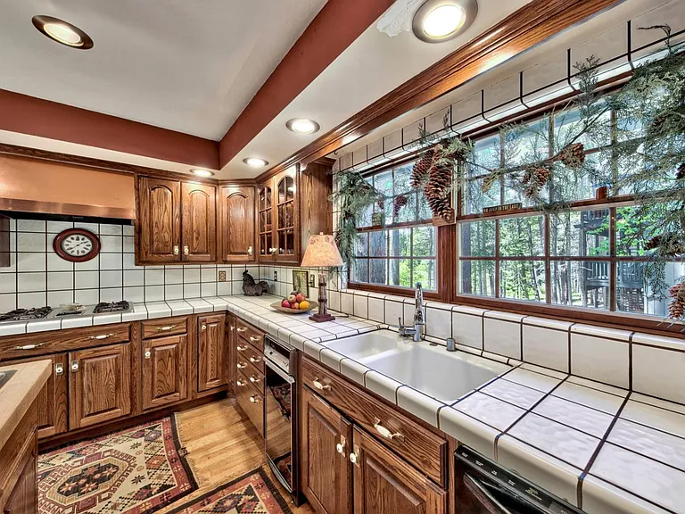 1480 Ormsby Dr — Photo 10
