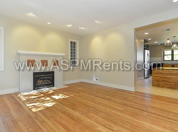 5th image of 2549 E Commonwealth Ave