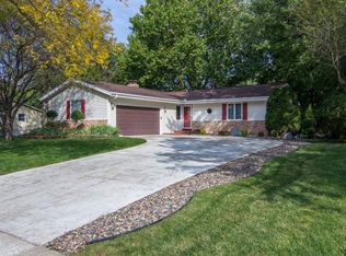 6008 105th St W, Bloomington, MN 55438