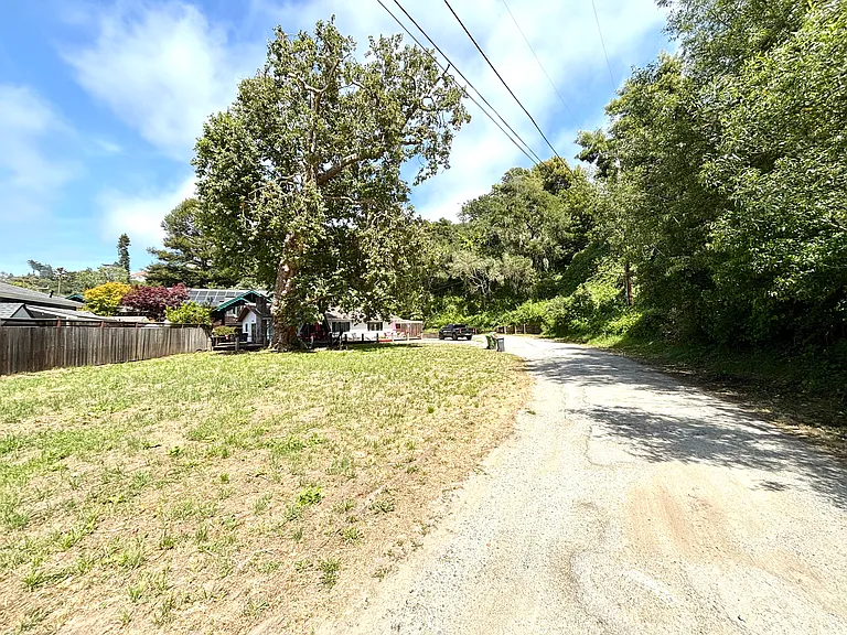 211 Earl Ct — Photo 30