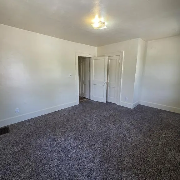 319 N Delphos St — Photo 4