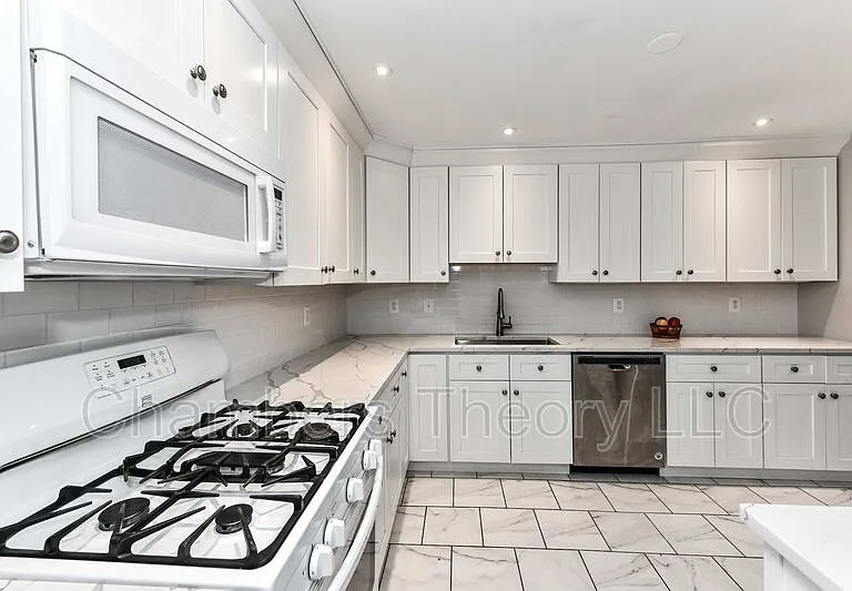 7802 Dassett Ct #T2 — Photo 12