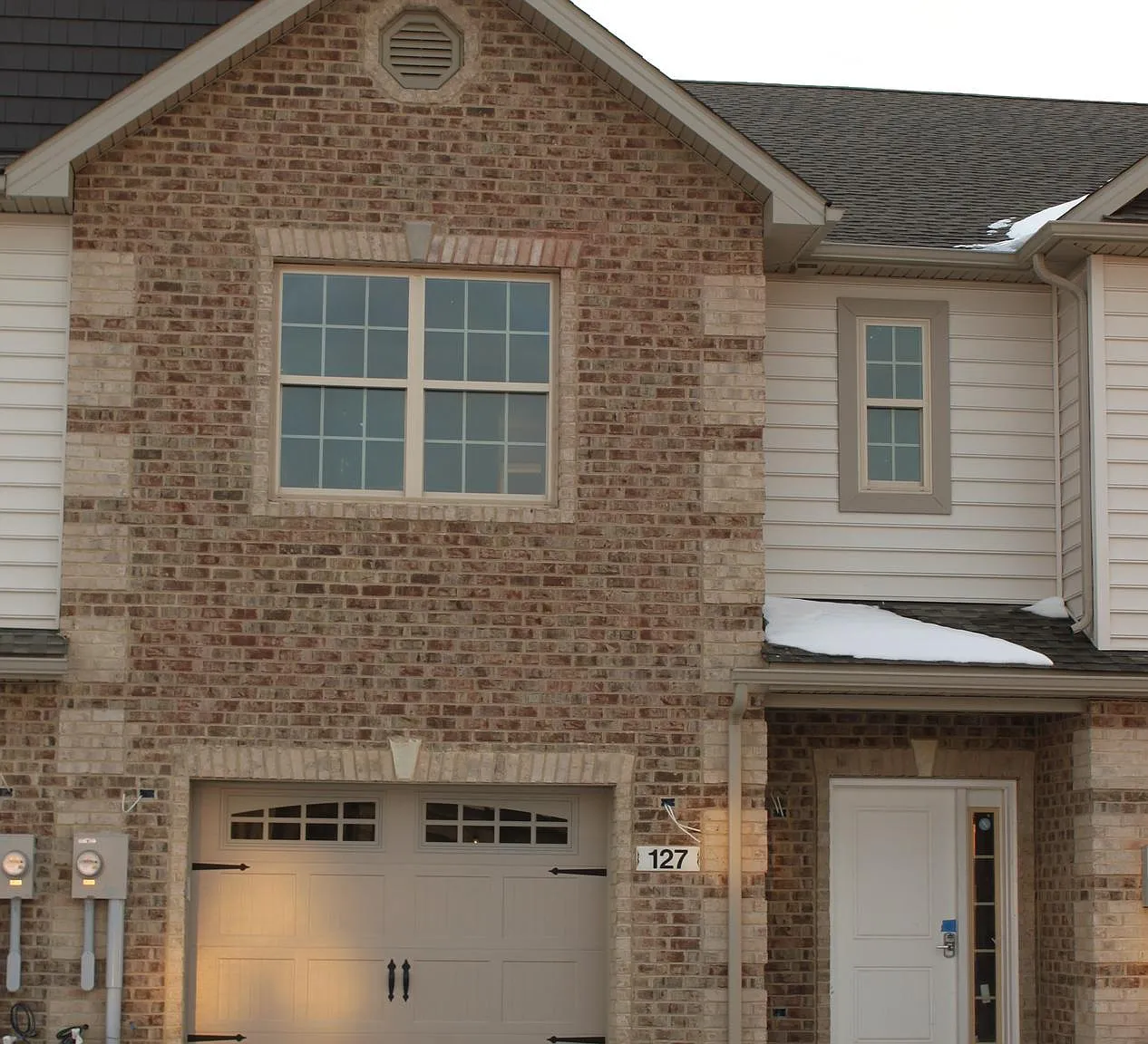 3 bed, 2.5 bath, 1850 sqft, $2,295 — Photo 1