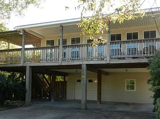 827 Cedar Rd, Clear Lake Shores, TX 77565