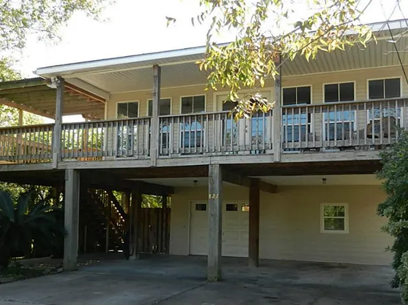 827 Cedar Rd, Clear Lake Shores, TX 77565
