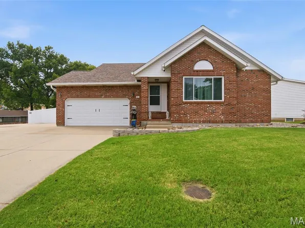 403 E Locust St, Columbia, IL 62236
