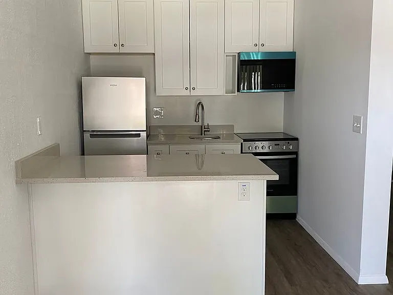 Golden Key Apartments — Photo 11