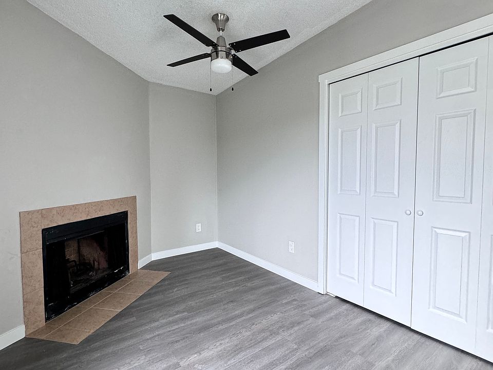 1st image of 10522 Lake City Way NE APT 502