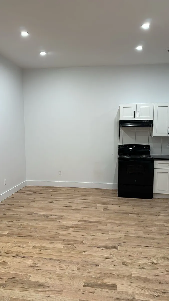 Building Photo - 1172 Clay Ave #2
