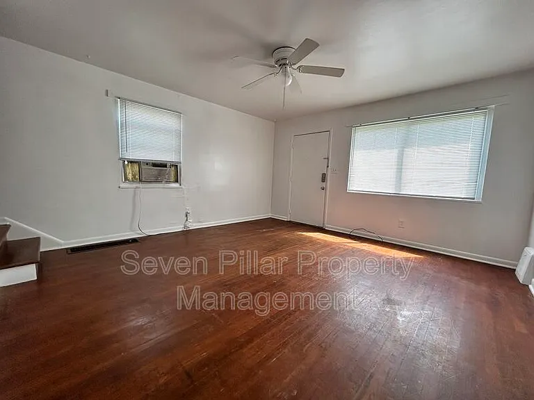 339 S Napoleon Ave — Photo 3
