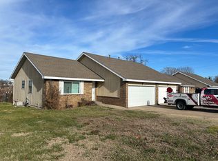 2917 W Village Ln, Springfield, MO 65807