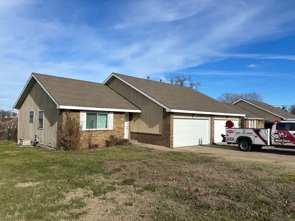 2917 W Village Ln, Springfield, MO 65807