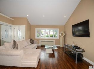 3949 Ralph St S, Seaford, NY 11783