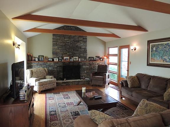 3rd image of 629 Lacey Dr
