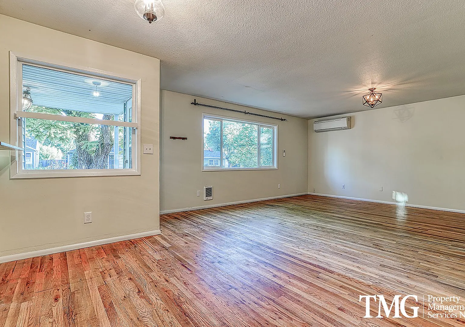 Cozy 3 bedroom 2 bath home in NE Portland — Photo 4
