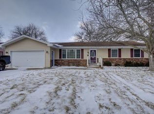 10 James Ct, Sidney, IL 61877
