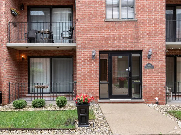 8424 W Catalpa Ave Unit 101, Chicago, IL 60656