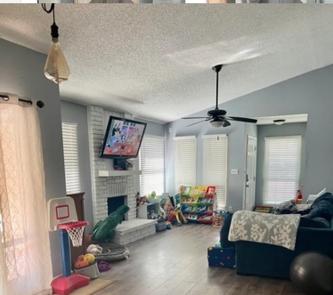 3 bed, 1.5 bath, 1062 sqft, $1,700 — Photo 2
